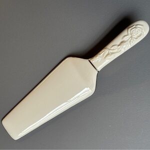 Vintage Royal Limited Porcelain Cake Server - Ivory